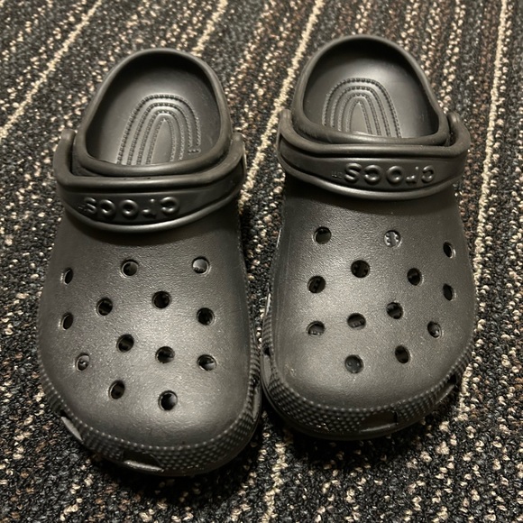 black crocs - Picture 2 of 3